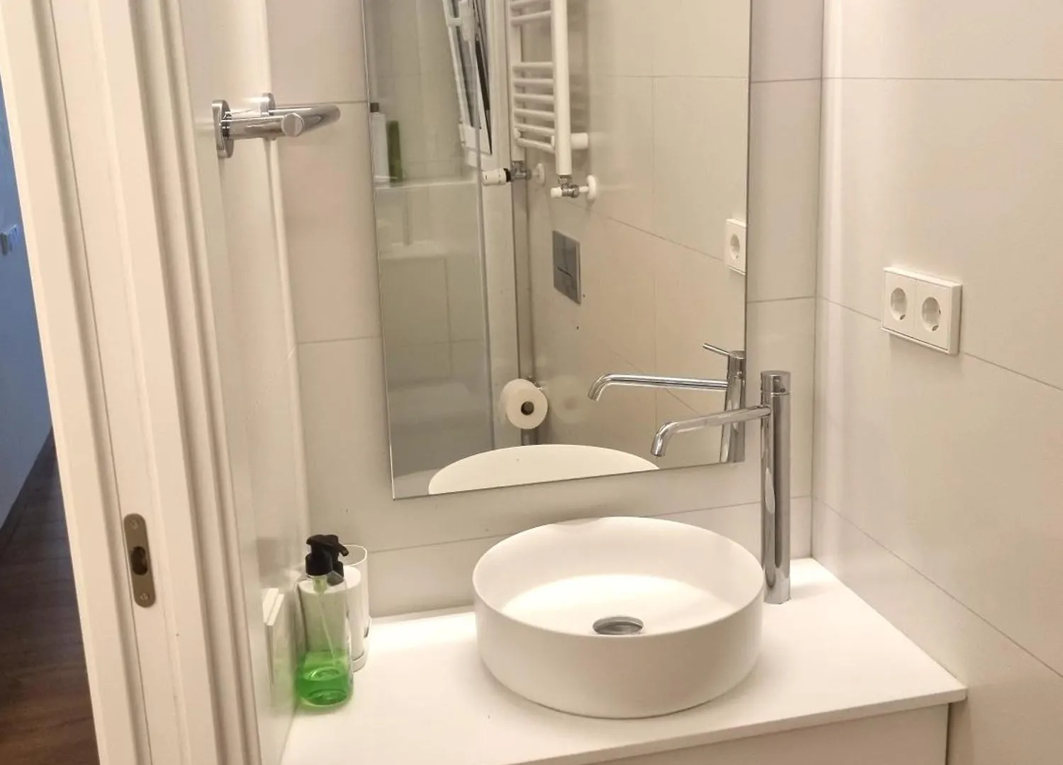 ברצלונה Cozy Bedroom With A Private Bathroom In A Shared House